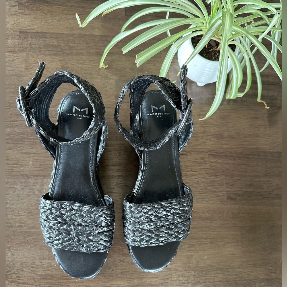 Marc Fisher LTD Marcell Black Espadrille Woven
Platform Wedge Sandals size 8M